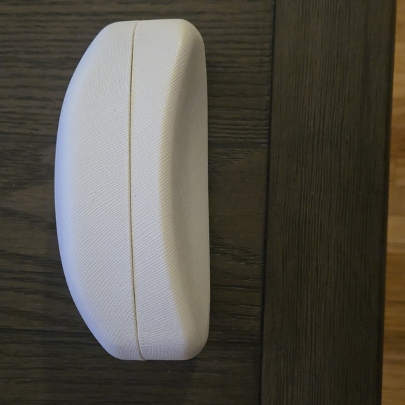 MICHAEL KORS Eyeglasses/Sunglasses CASE, White, Silvertone embossed. - Picture 3 of 8